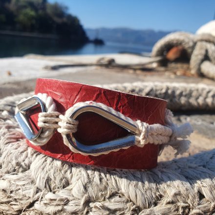 Leather bracelet The “Levieche” with a stainless steel thimble joined with a cotton rope – red